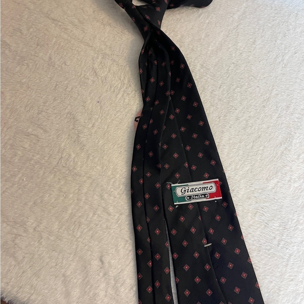 Classic Black Tie with Red Diamond Pattern - Picture 4 of 6
